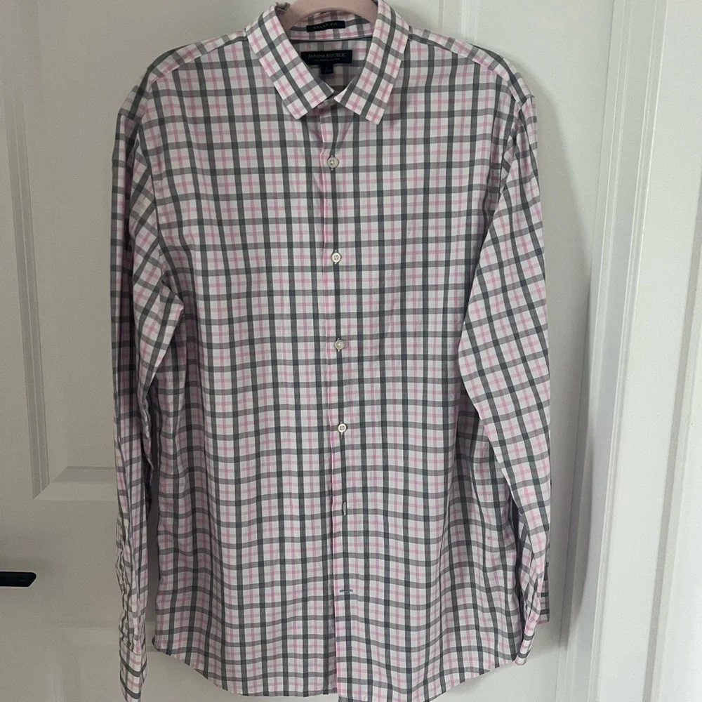 Banana Republic Blue and White Casual Button Down Shirt